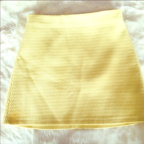Zara Dresses & Skirts - Sunshine Yellow Zara Mini Skirt Medium